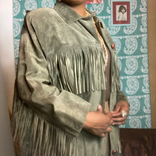 Load image into Gallery viewer, Ellen Tracy Suede Fringe Jacket Size M
