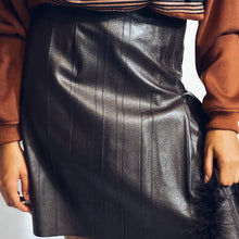 Load image into Gallery viewer, Escada Brown Leather Pleated Skirt size 36/6