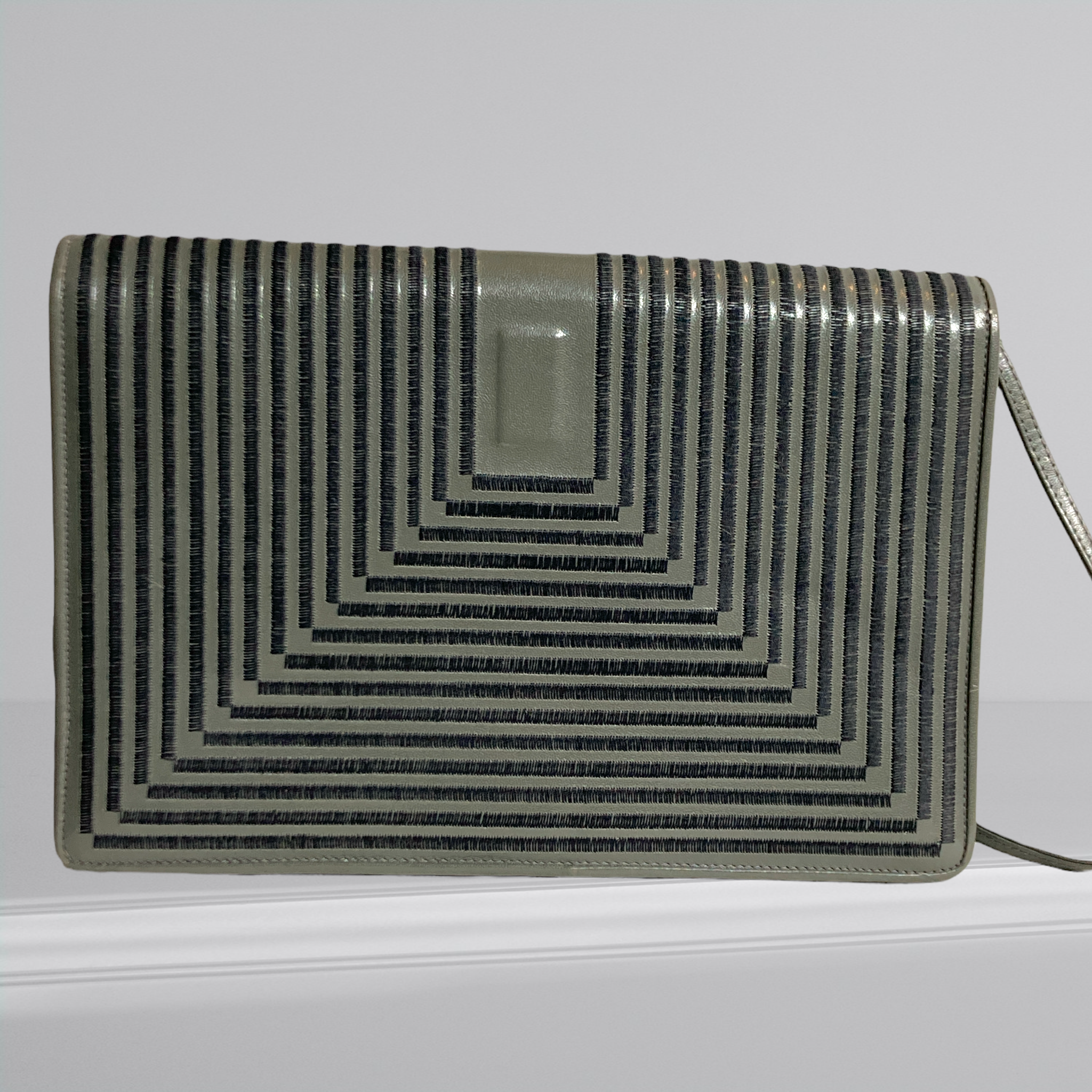 80s Grey Leather Shoulder Bag With Satin Stich Geometric Flap - Jay Herbert New York