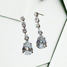 Load image into Gallery viewer, Vintage Crystal Single Drop Earrings