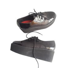 Load image into Gallery viewer, Steve Madden Patent Leather Flatforms Heels size 6