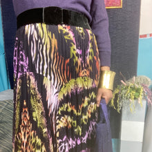Load image into Gallery viewer, Vintage Flair Animal Print Crinkle Pleated Midi Skirt size XL
