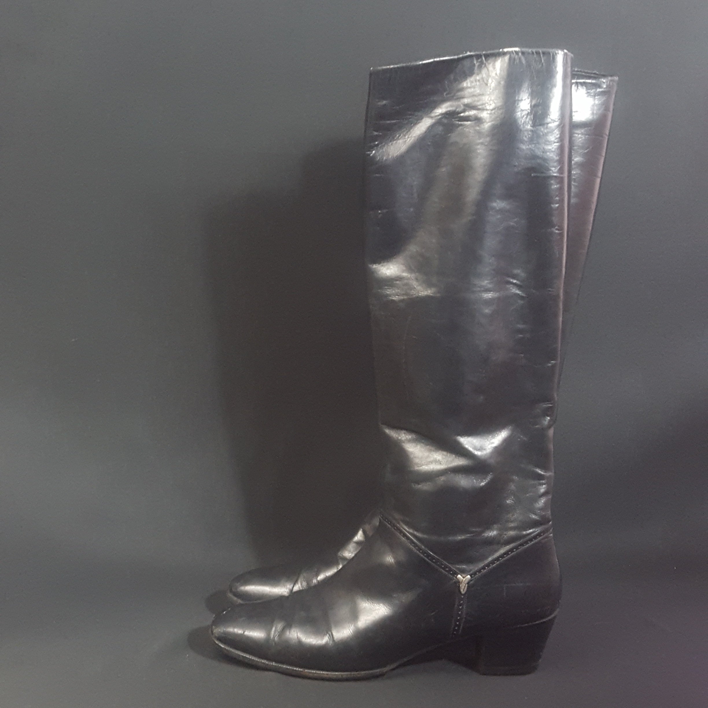 Online Vintage Shop, Vintage Clothing Boutique, Vintage, Women's Clothing, Seconhand, Distressed Vintage Designs, Sustainable Fashion
