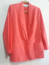 Load image into Gallery viewer, Online Vintage Shop, Vintage Clothing Boutique, Vintage, Women&#39;s Clothing, Seconhand, Distressed Vintage Designs, Sustainable Fashion
