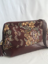 Load image into Gallery viewer, Online Vintage Shop, Vintage Clothing Boutique, Vintage, Women&#39;s Clothing, Seconhand, Distressed Vintage Designs, Sustainable Fashion
