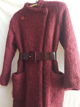 Load image into Gallery viewer, Online Vintage Shop, Vintage Clothing Boutique, Vintage, Women&#39;s Clothing, Seconhand, Distressed Vintage Designs, Sustainable Fashion

