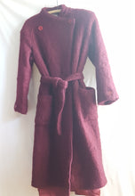 Load image into Gallery viewer, Online Vintage Shop, Vintage Clothing Boutique, Vintage, Women&#39;s Clothing, Seconhand, Distressed Vintage Designs, Sustainable Fashion
