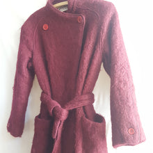 Load image into Gallery viewer, Online Vintage Shop, Vintage Clothing Boutique, Vintage, Women&#39;s Clothing, Seconhand, Distressed Vintage Designs, Sustainable Fashion
