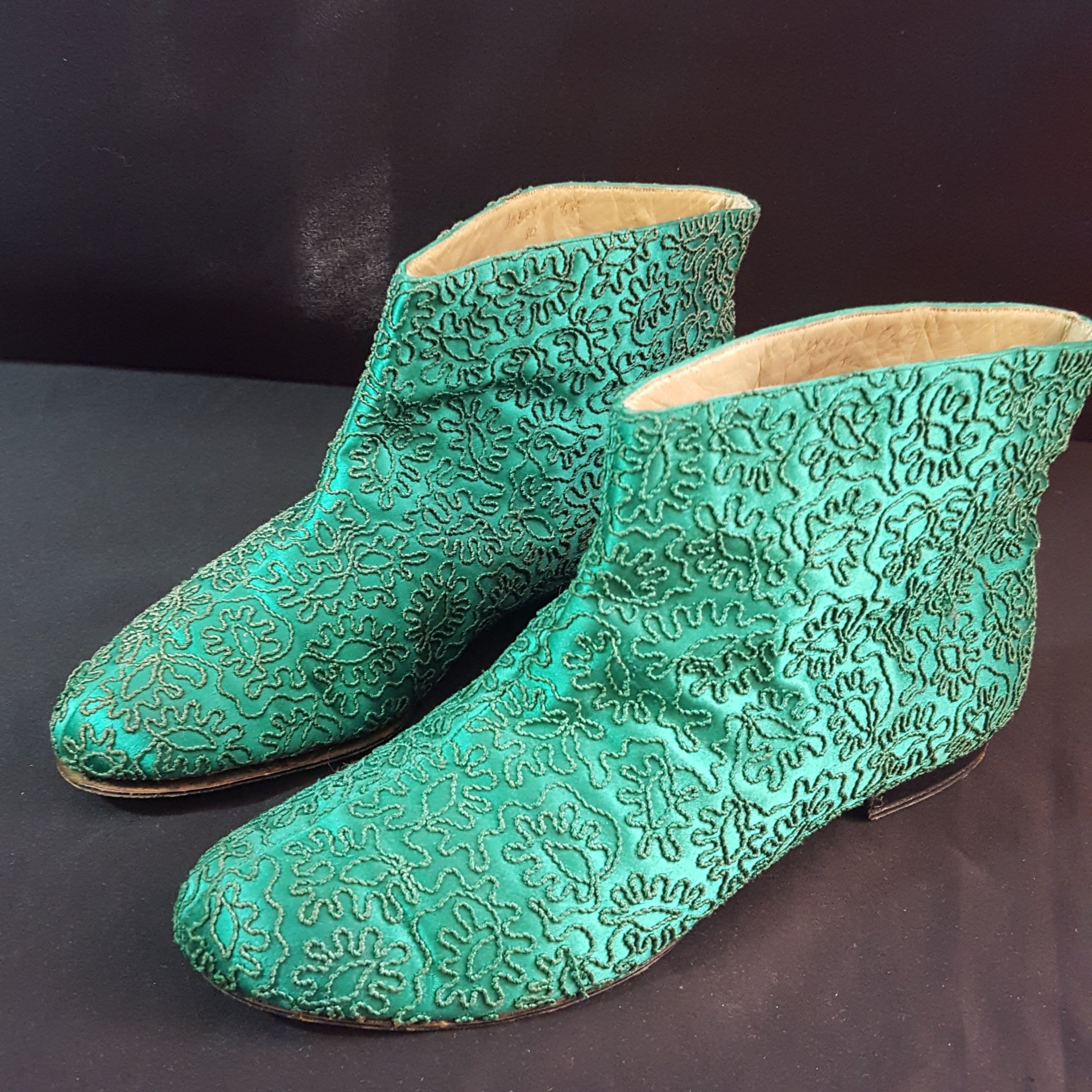 Online Vintage Shop, Vintage Clothing Boutique, Vintage, Women's Clothing, Seconhand, Distressed Vintage Designs, Sustainable Fashion