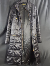 Load image into Gallery viewer, Online Vintage Shop, Vintage Clothing Boutique, Vintage, Women&#39;s Clothing, Seconhand, Distressed Vintage Designs, Sustainable Fashion
