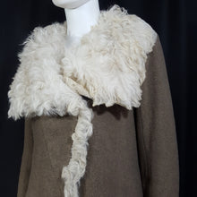 Load image into Gallery viewer, Online Vintage Shop, Vintage Clothing Boutique, Vintage, Women&#39;s Clothing, Seconhand, Distressed Vintage Designs, Sustainable Fashion

