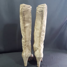 Load image into Gallery viewer, Online Vintage Shop, Vintage Clothing Boutique, Vintage, Women&#39;s Clothing, Seconhand, Distressed Vintage Designs, Sustainable Fashion
