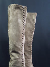 Load image into Gallery viewer, Online Vintage Shop, Vintage Clothing Boutique, Vintage, Women&#39;s Clothing, Seconhand, Distressed Vintage Designs, Sustainable Fashion
